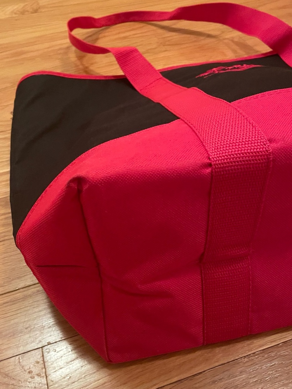 Trader Joes Insulated Tote Cooler Bag Black and Red Zipper Close Large - Picture 3 of 5